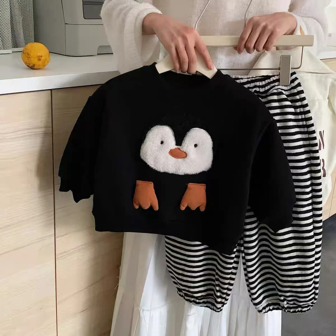 儿童卫衣加绒冬季款男童卡通套头套装洋气宝宝企鹅打底衫女一体绒