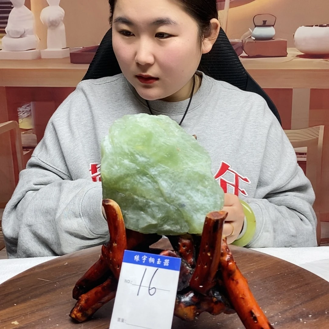 蛇纹石玉原石未镶嵌