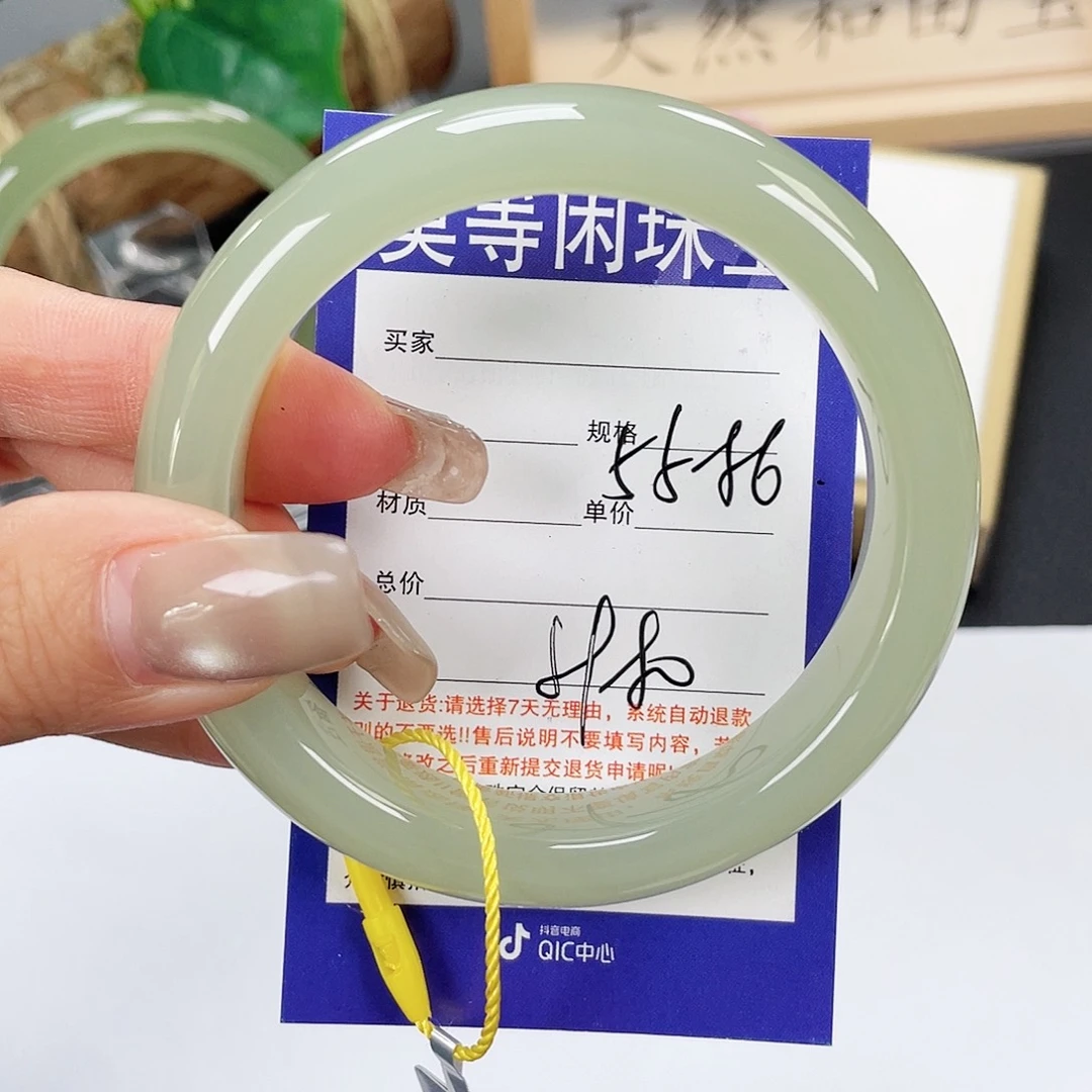 和田玉未镶嵌手镯