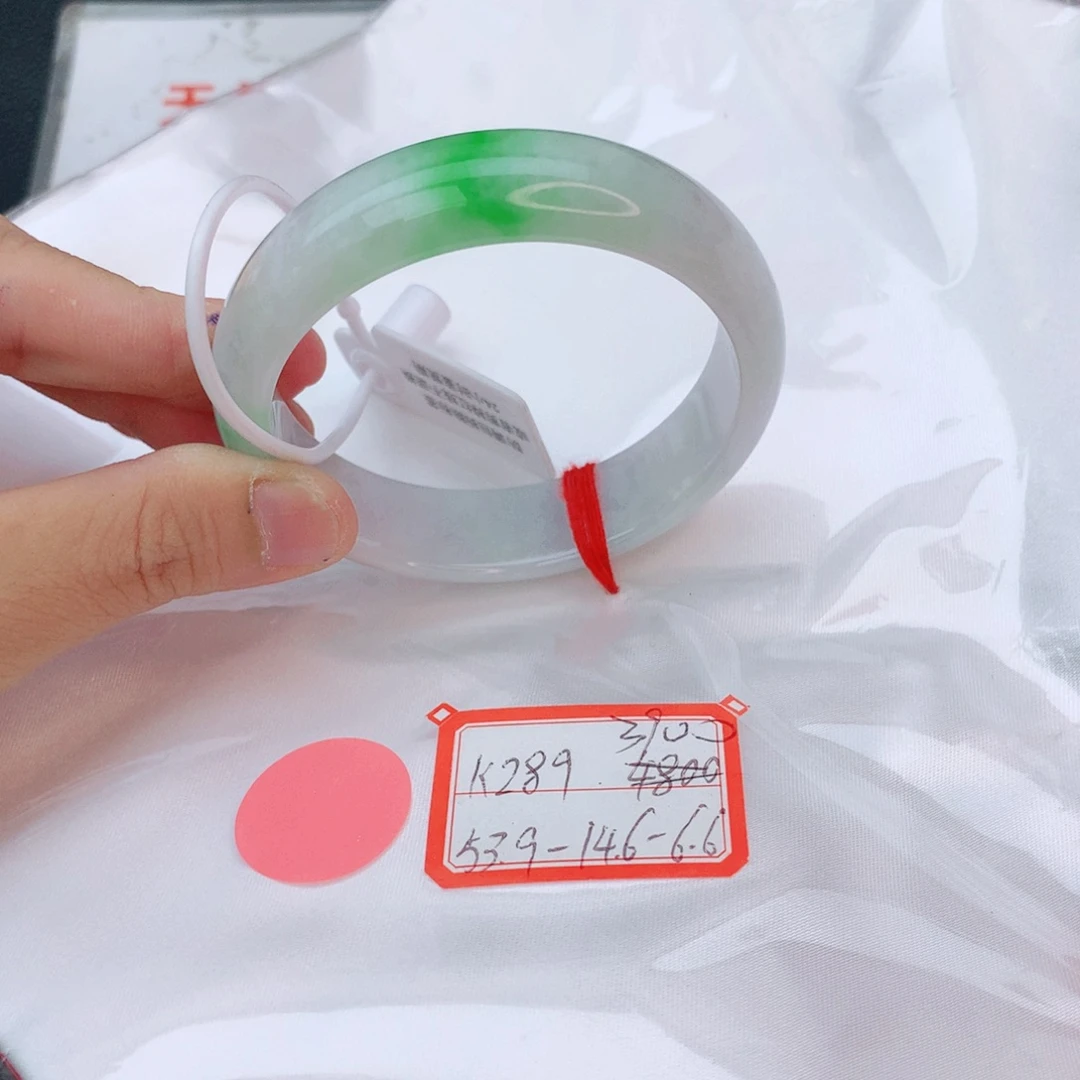 翡翠手镯未镶嵌翡翠