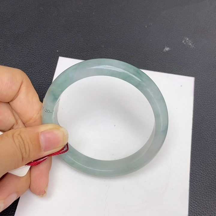 翡翠手镯未镶嵌58圈口