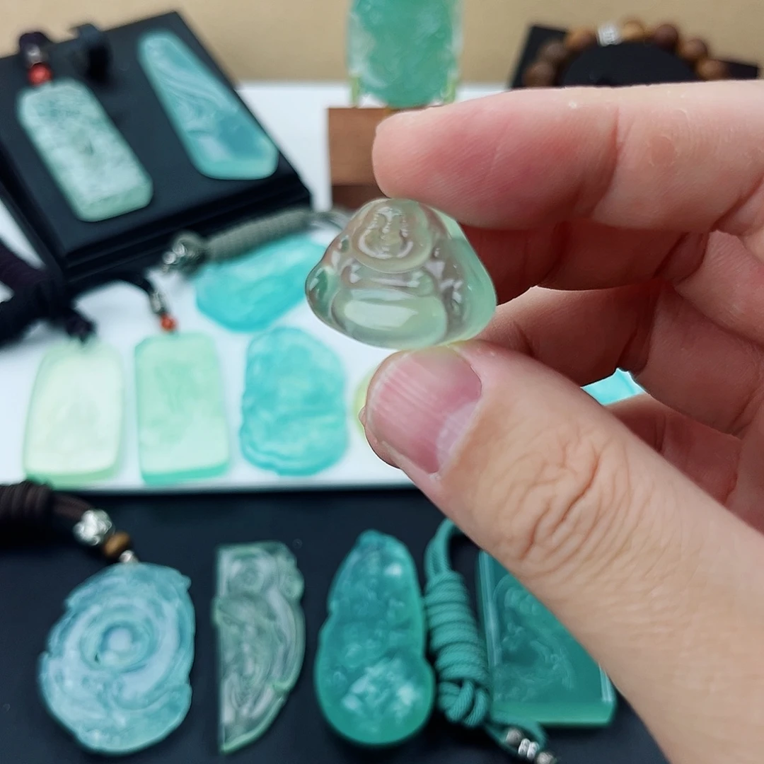 蛇纹石玉未镶嵌颈饰