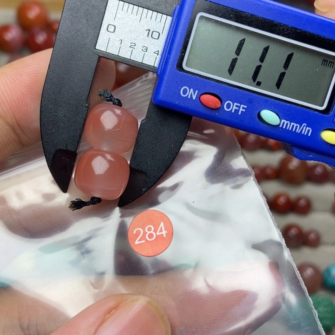 南红玛瑙未镶嵌有瑕疵