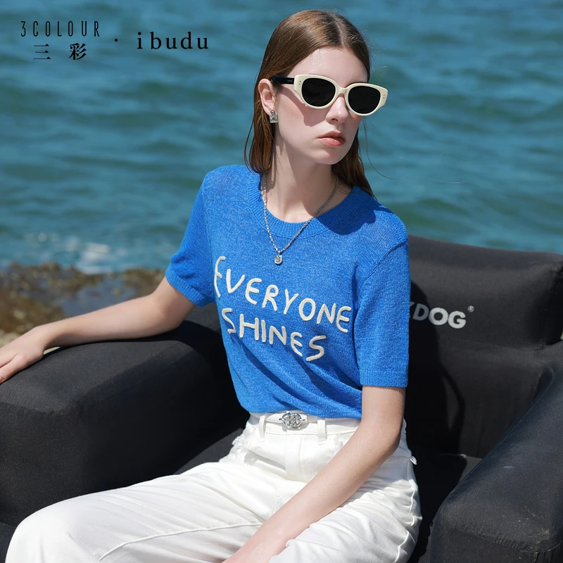 三彩ibudu2025夏季新款字母绣花针织衫圆领短袖套头衫上衣女