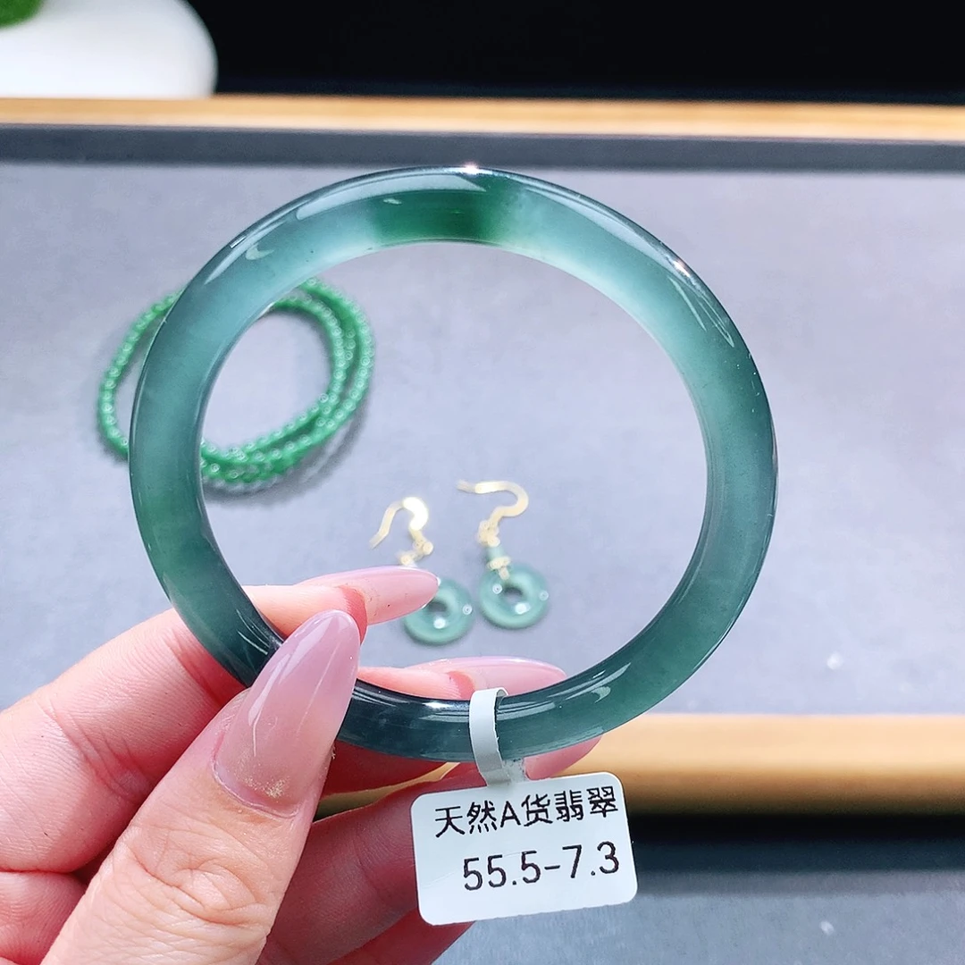 未镶嵌手镯（圆镯）翡翠