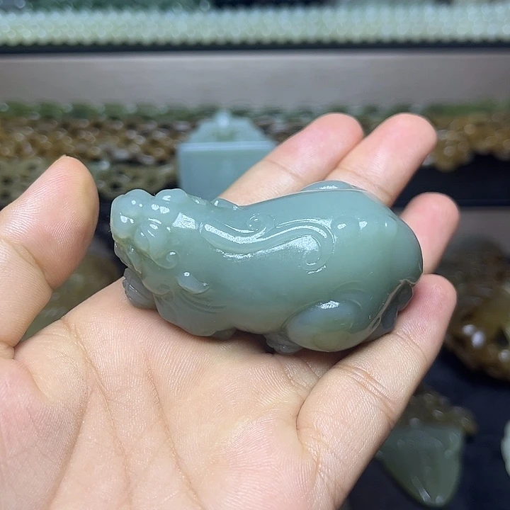 钱***量颈饰未镶嵌和田玉