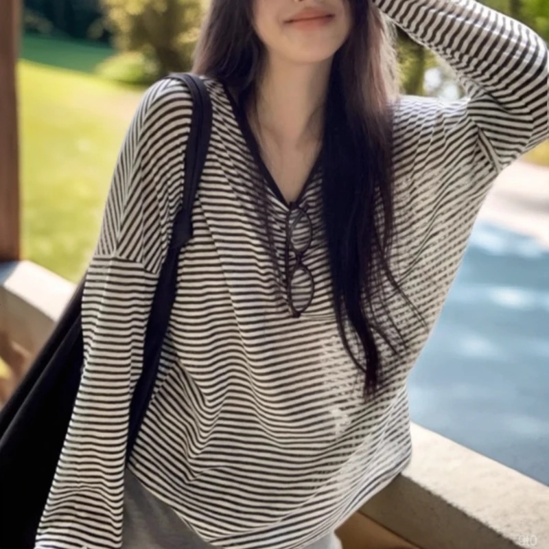 2025夏季慵懒风黑白条纹防晒针织衫女宽松休闲ins露背设计感上衣