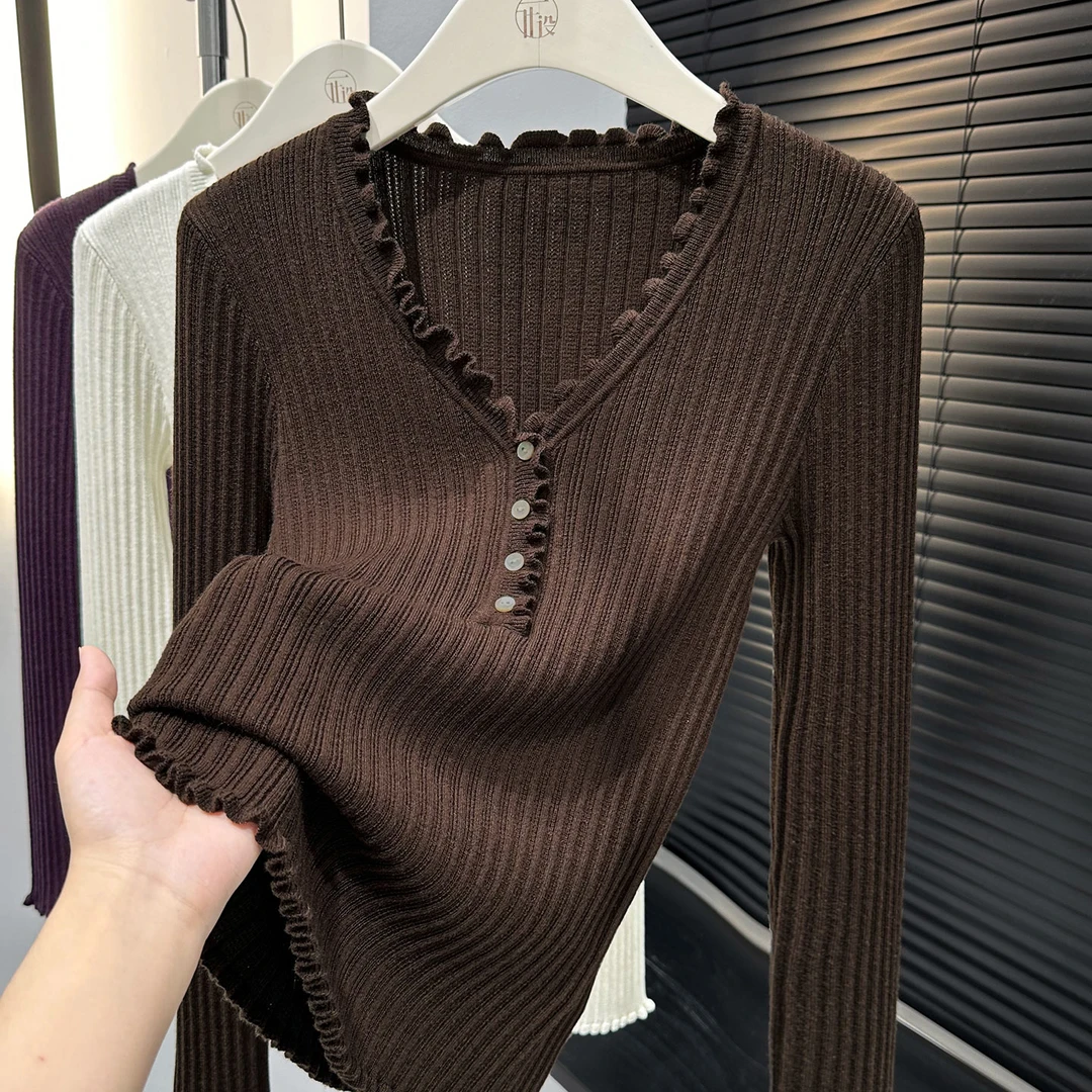 美拉德棕色v领修身针织打底衫女内搭冬木耳花边小衫韩系条纹上衣
