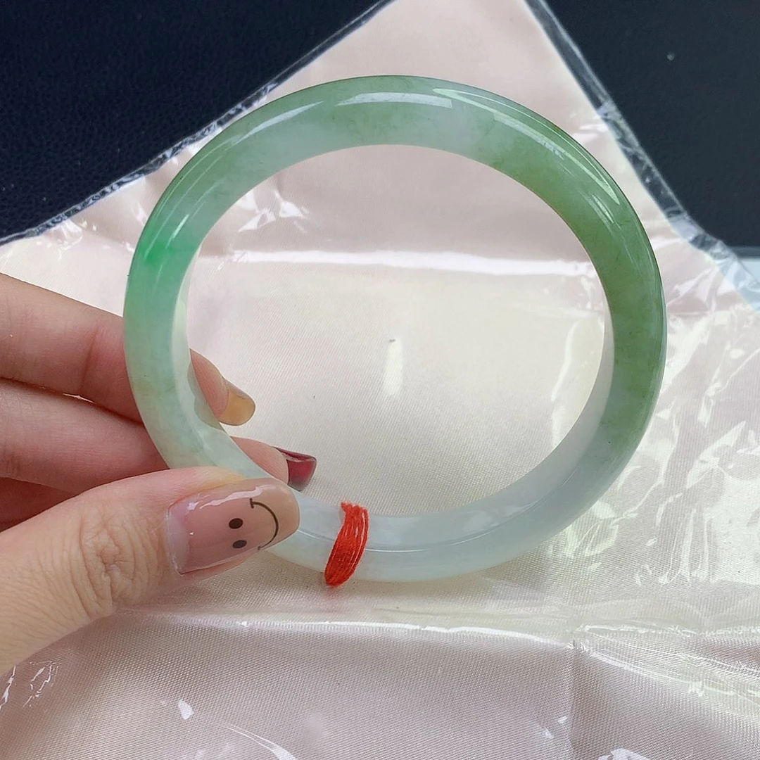 翡翠手镯未镶嵌66+大圈口半山水