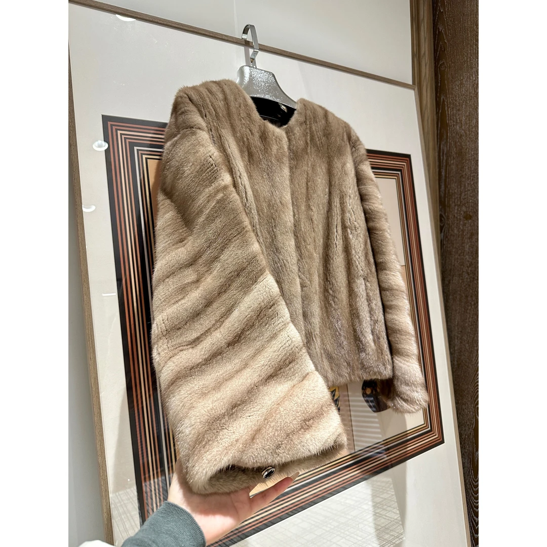 讴咪 2024冬季新款圆领短款皮草 女士文艺风抽刀裘皮大衣