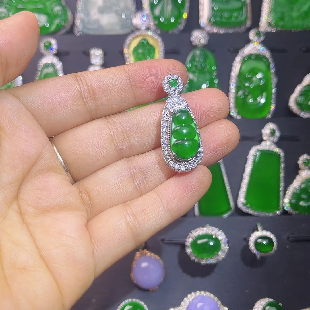 翡翠未镶嵌颈饰豆子