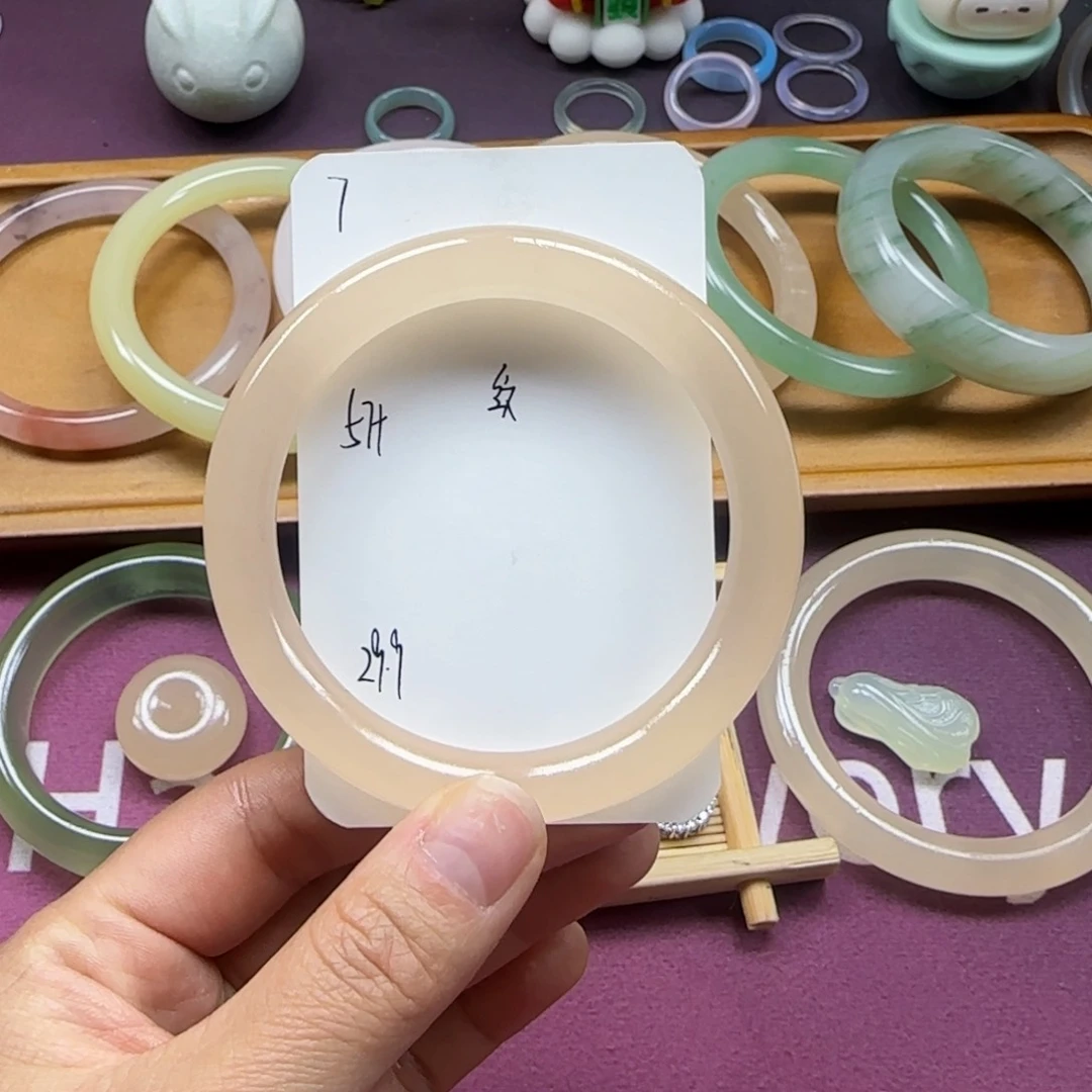 石英质玉手镯未镶嵌7