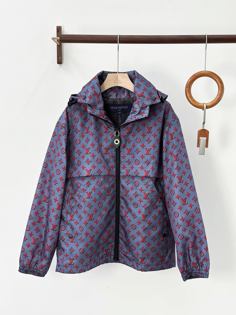 未使用 LouisVuitton/路易威登 路易威登 女士满logo外套原价3w+