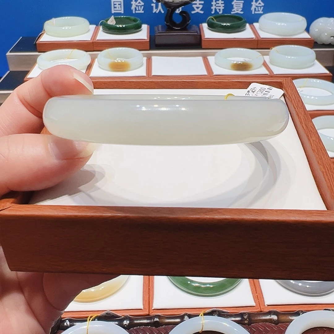 和田玉未镶嵌手镯