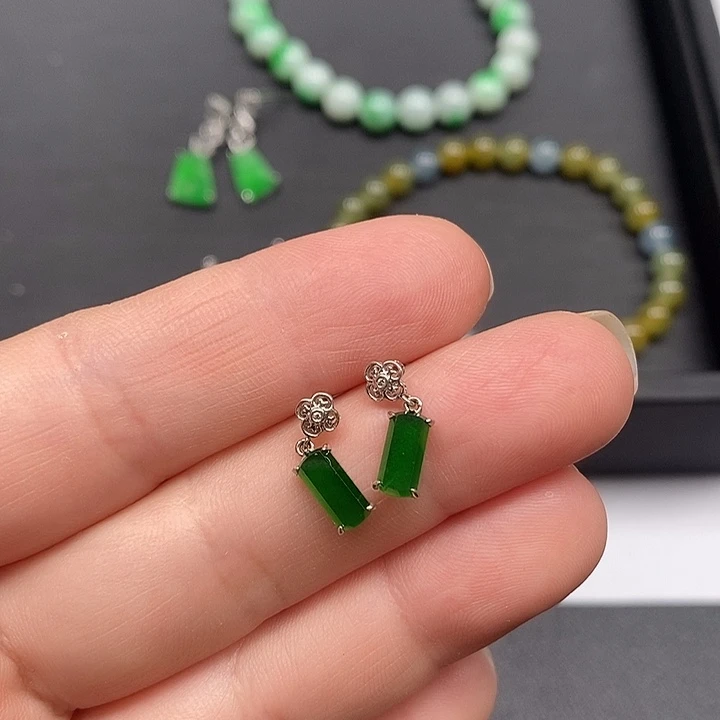 颈饰未镶嵌翡翠耳钉