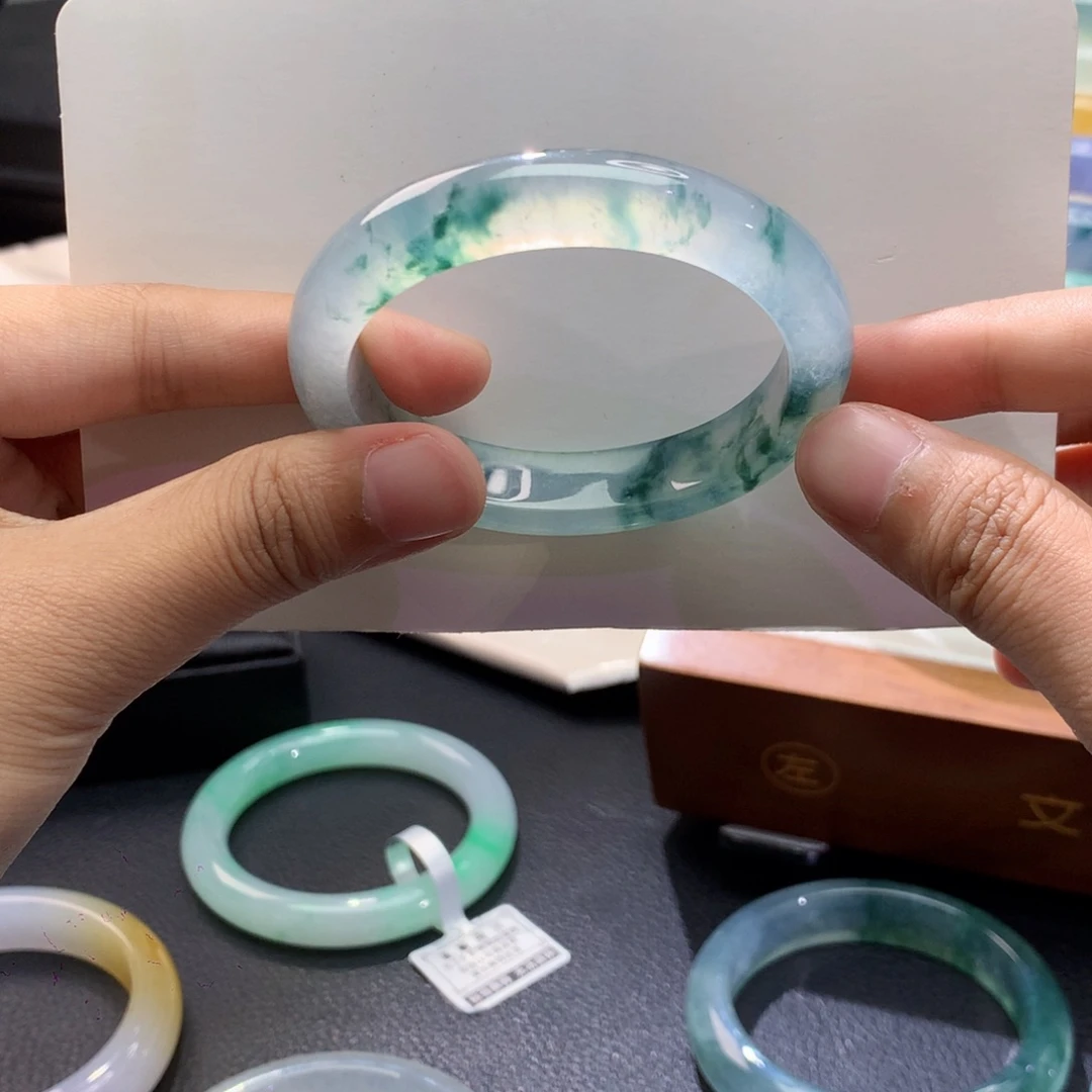 翡翠未镶嵌手镯贵妃
