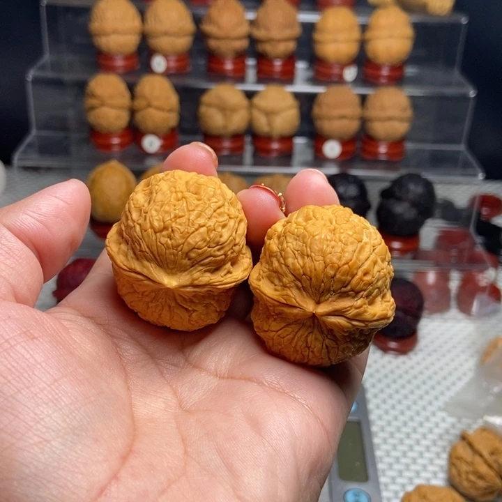 文玩核桃把件金丝绣球29