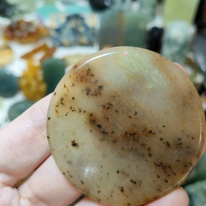 岫玉未镶嵌挂坠款式