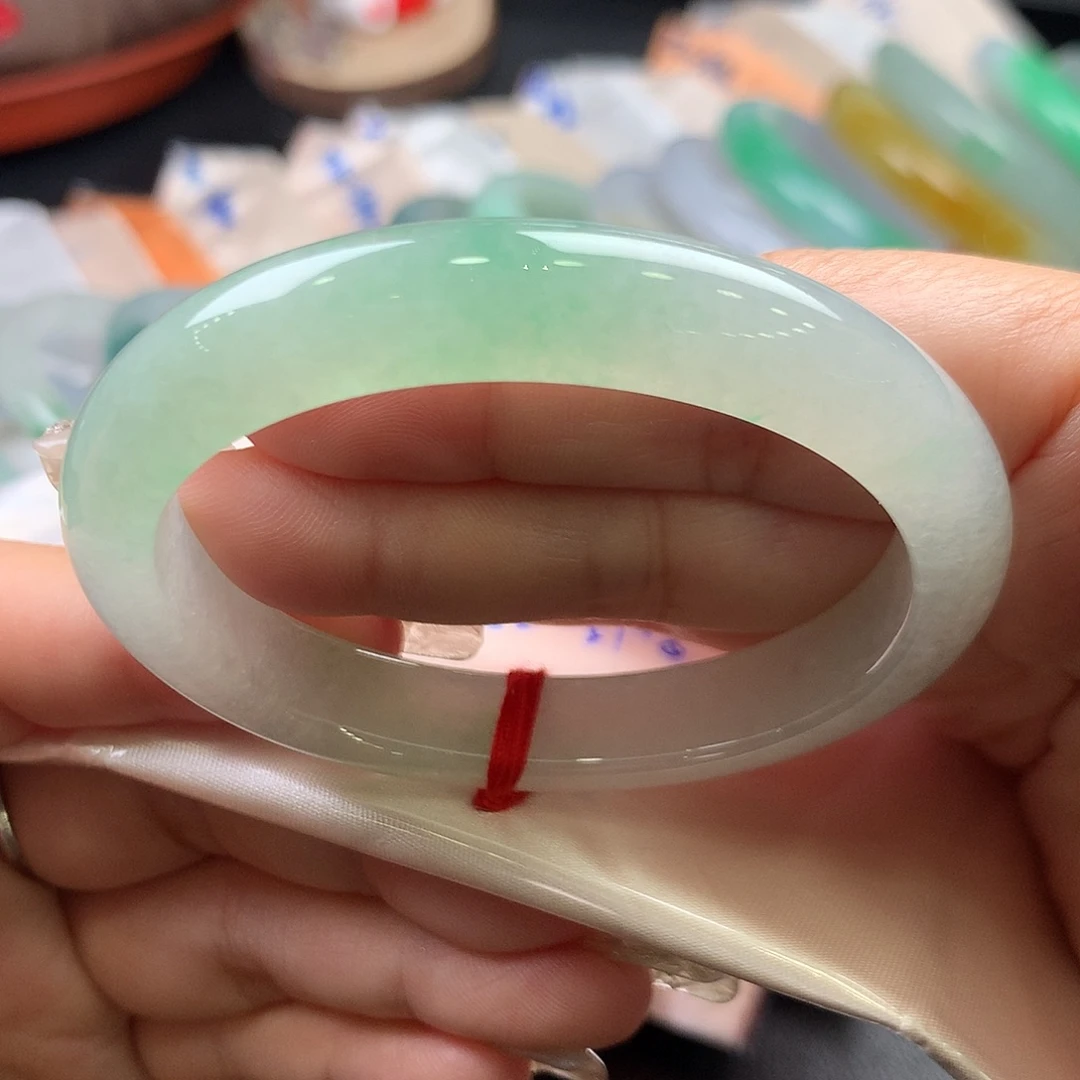 翡翠未镶嵌手镯53.7贵妃