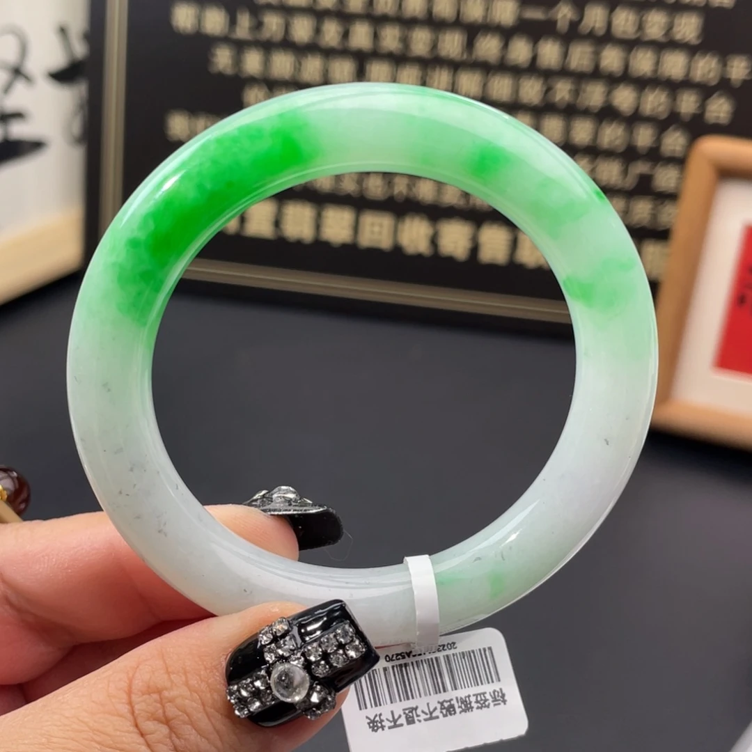 翡翠未镶嵌手镯细腻底白底青圆条手镯
