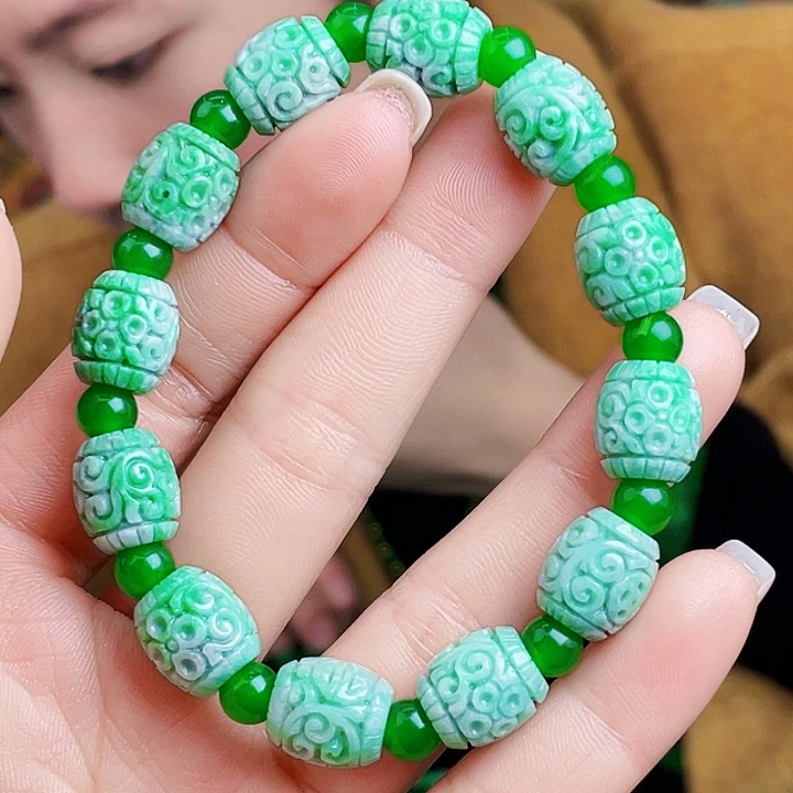 翡翠未镶嵌颈饰多样性