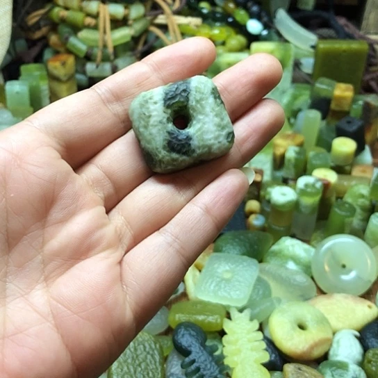 未镶嵌岫玉吊坠岫