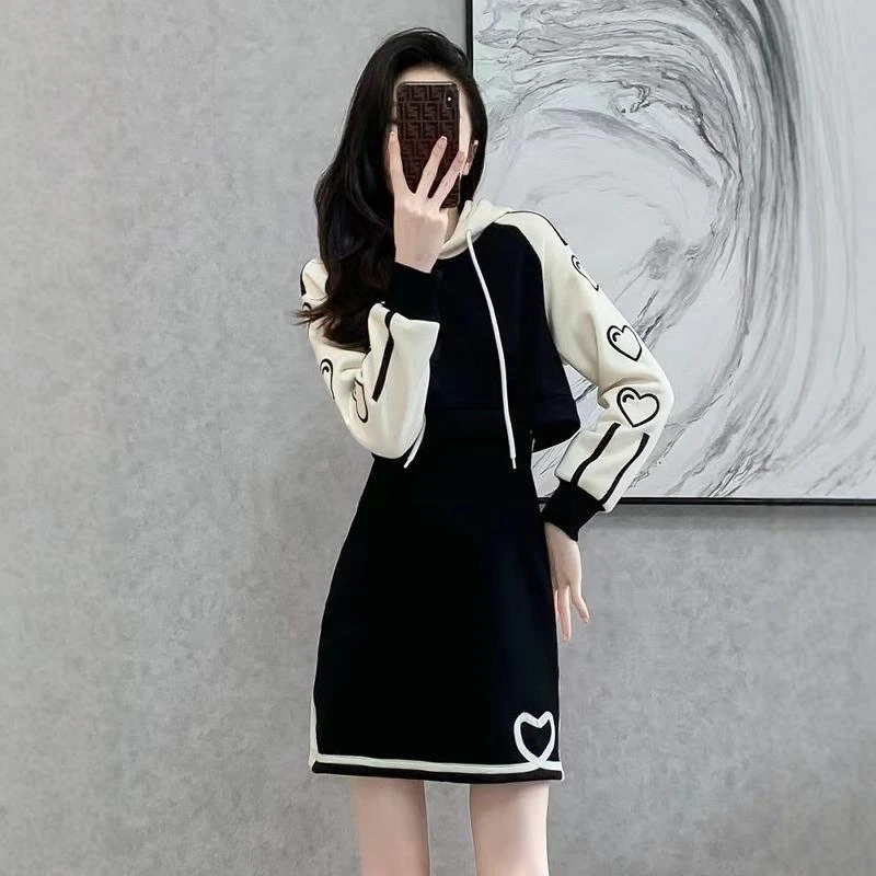 早秋新款小个子穿搭洋气矮个子拼接休闲运动连帽卫衣连衣裙女