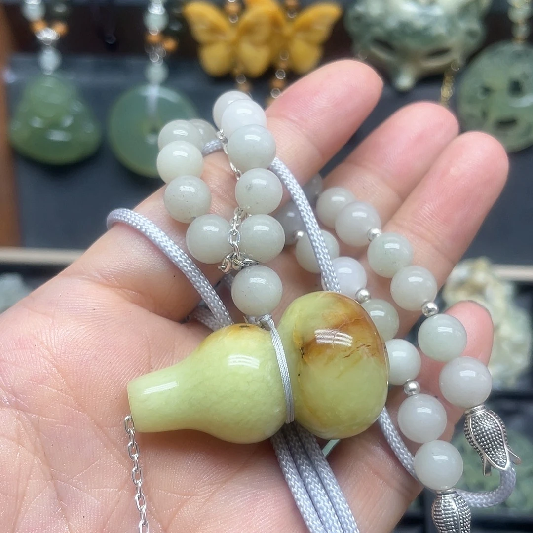 未镶嵌蛇纹石玉颈饰