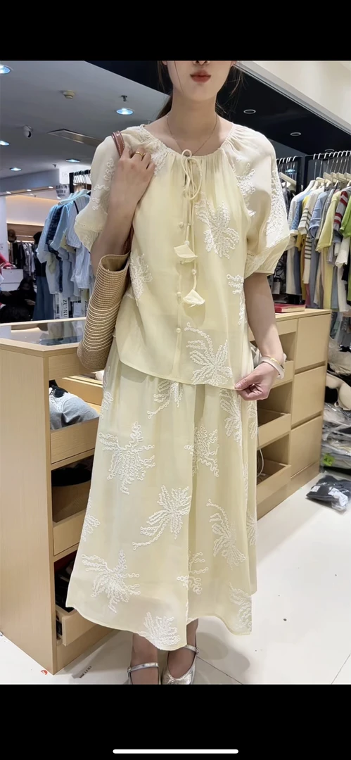 1565夏季宽松型泡泡袖短袖衬衫女装气质宽松轻奢复古提花