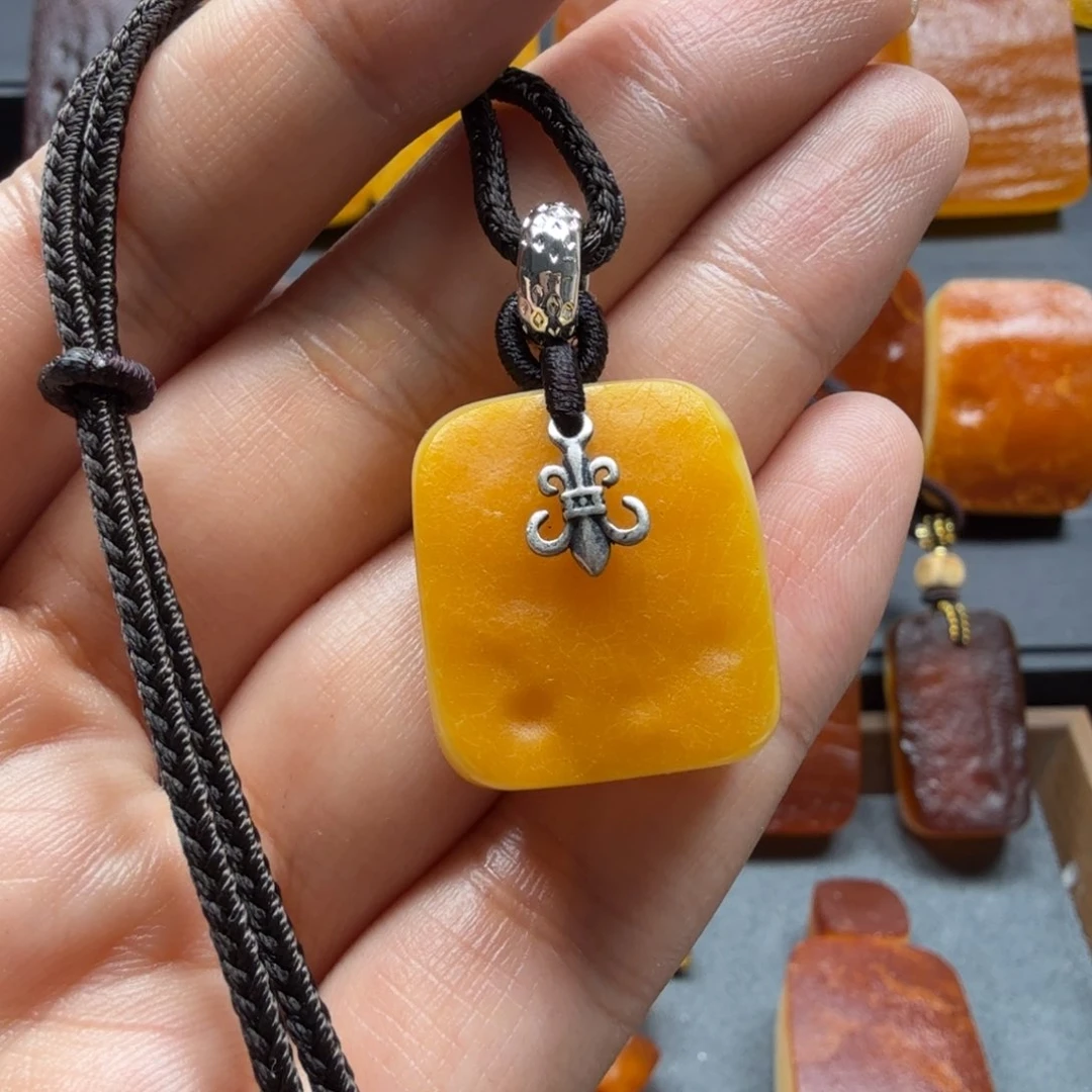 未镶嵌吊坠(赠链)琥珀