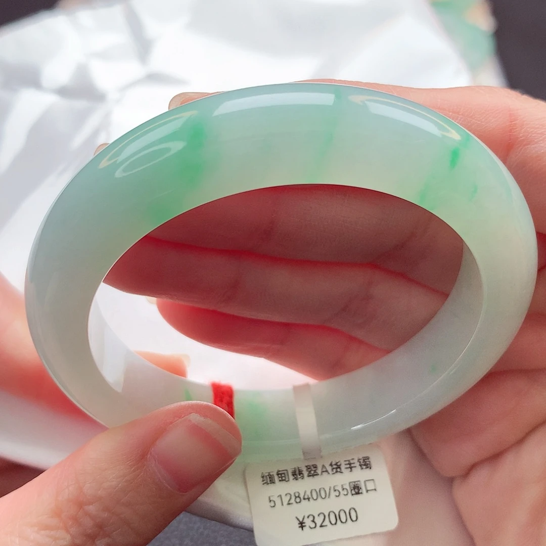 翡翠未镶嵌手镯55 圈口 果绿底飘阳绿