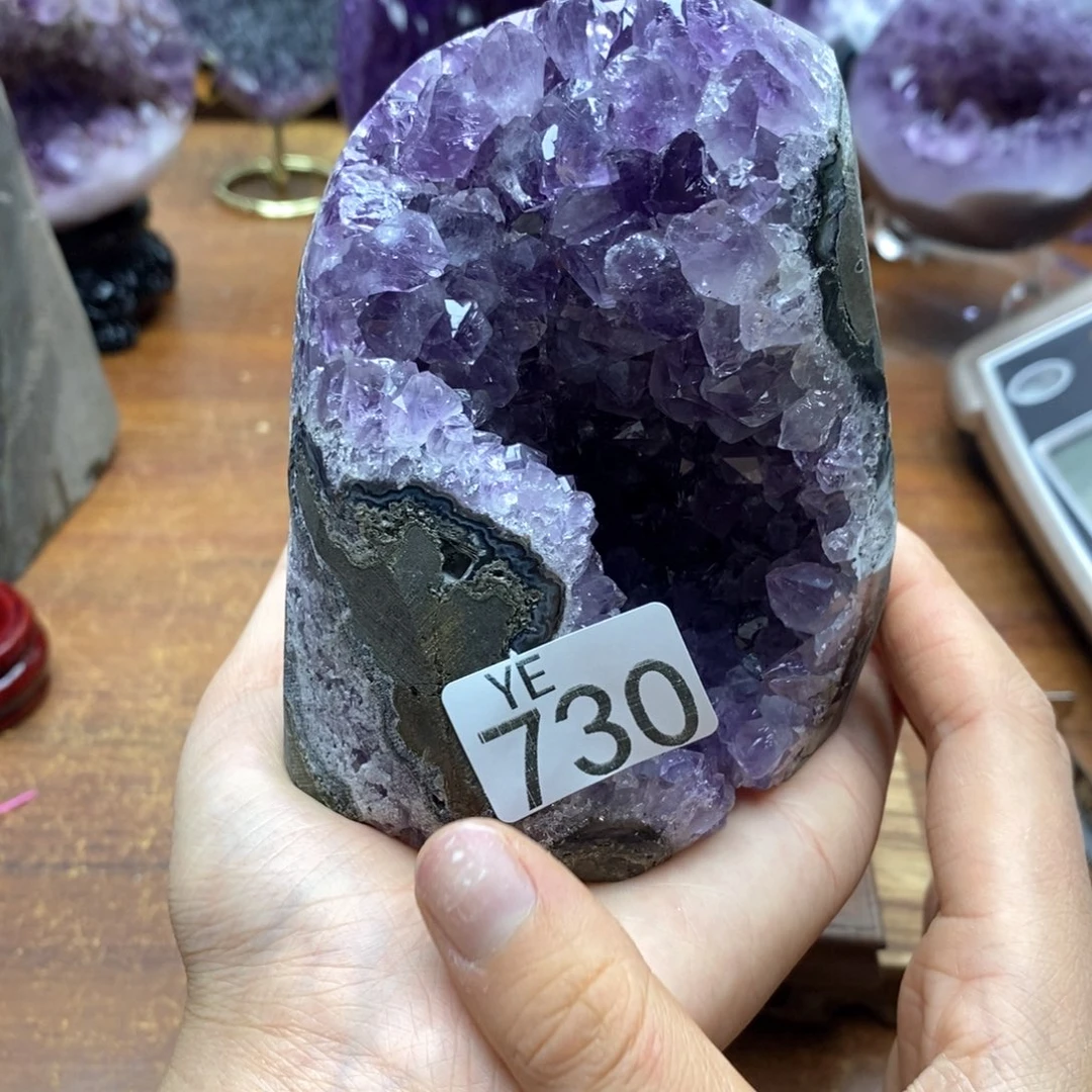 未镶嵌水晶大型摆件（非配饰）