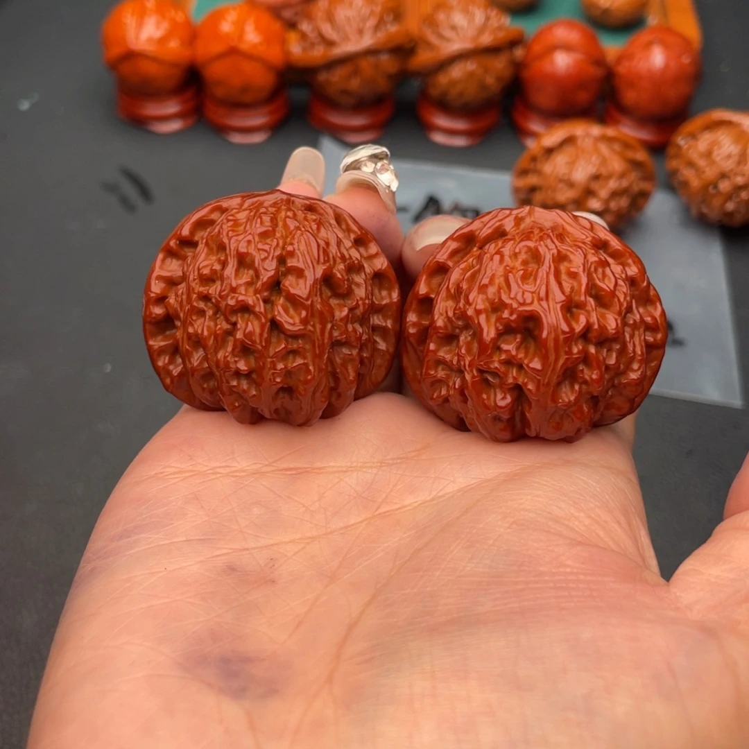 于***春把件文玩核桃白狮子