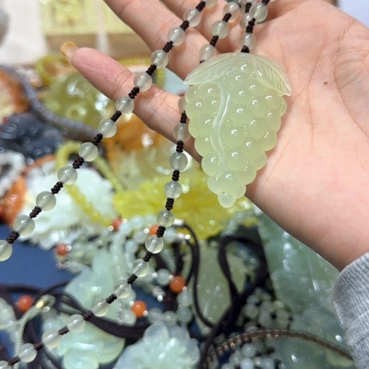 未镶嵌蛇纹石玉吊坠
