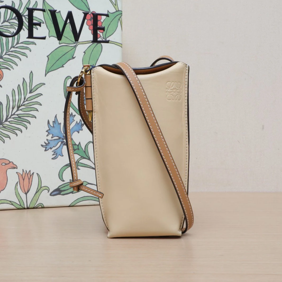95新 LOEWE/罗意威 攀攀 拼色 皮革 GatePocket DarkLagoon手机包