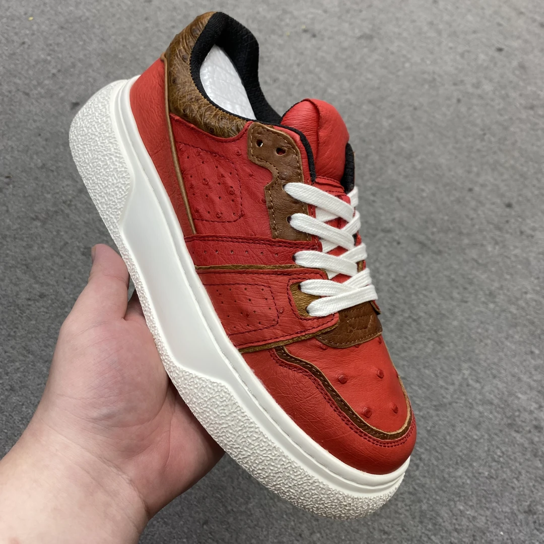 擦色红休闲白底板鞋