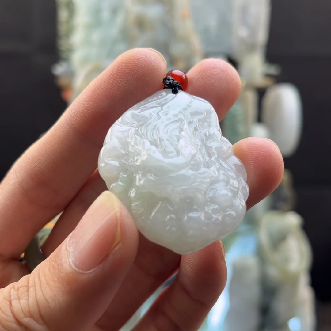 翡翠未镶嵌颈饰龙牌