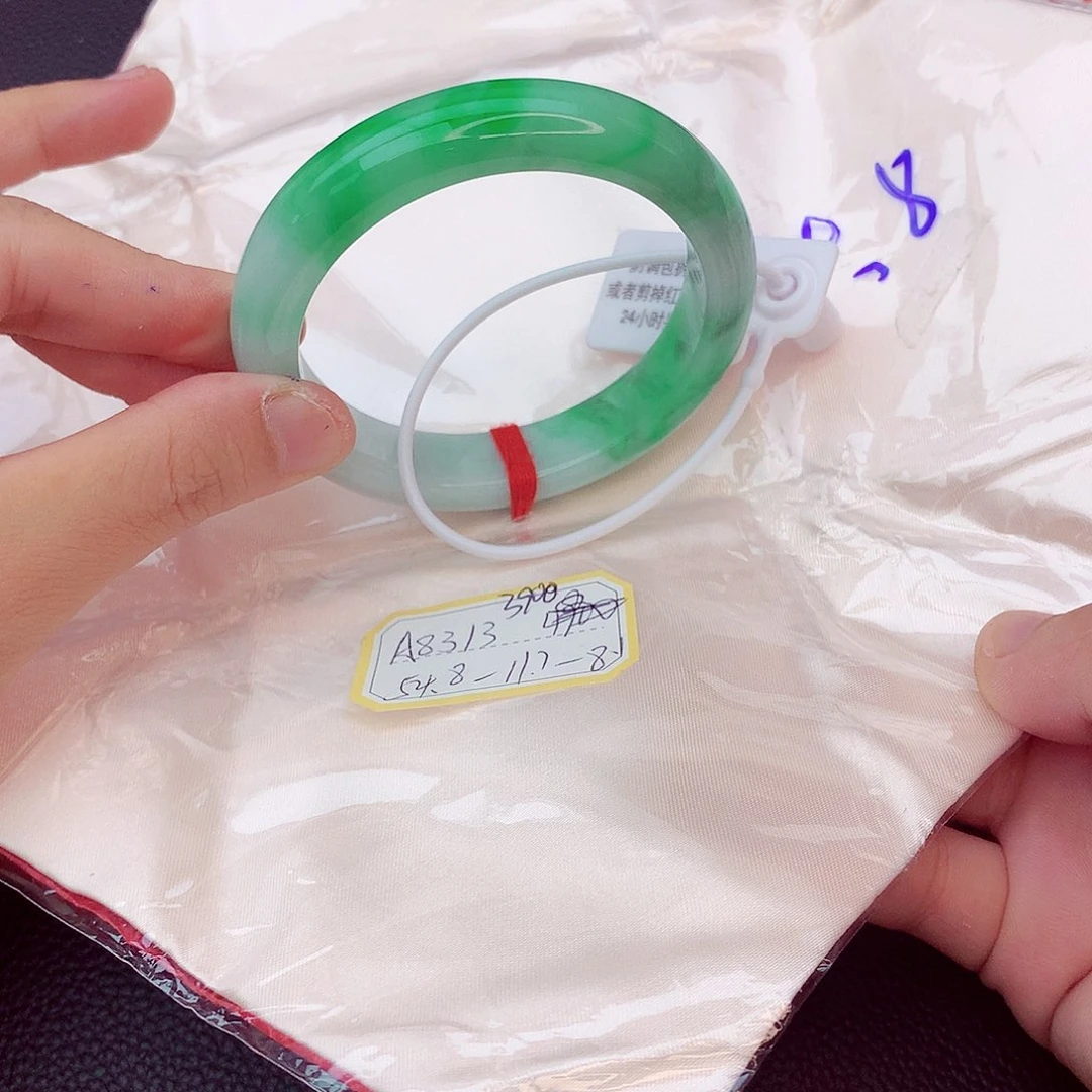 翡翠手镯未镶嵌我