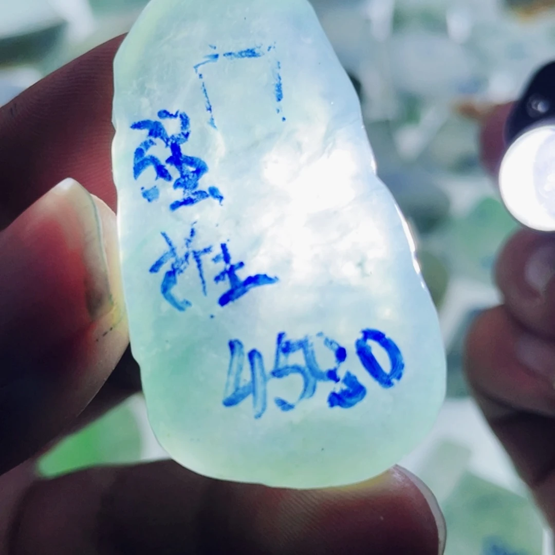 定制翡翠未镶嵌天然翡翠雕刻定制