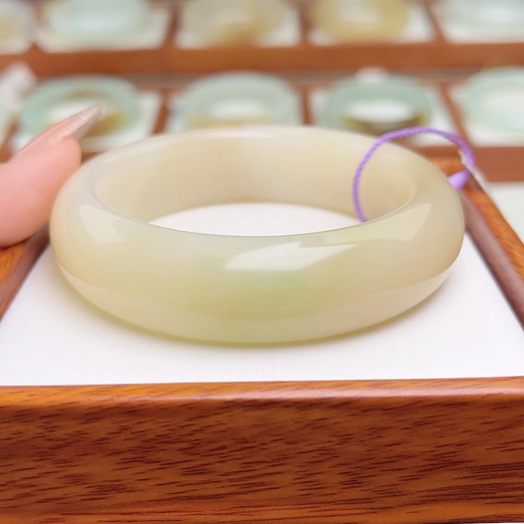 和田玉手镯未镶嵌56.5