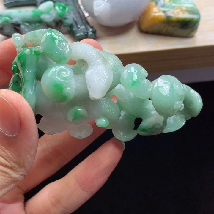 翡翠未镶嵌颈饰吊坠