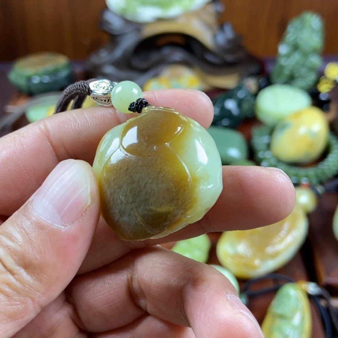 岫岩老玉（透闪石质玉）未镶嵌珠宝奇石