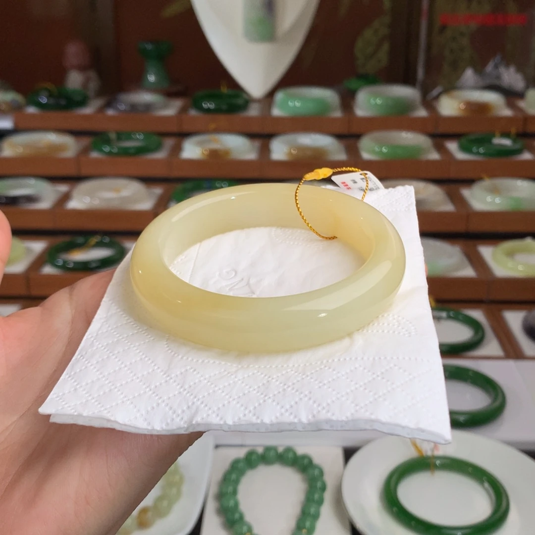 和田玉手镯未镶嵌俄糖芭莎料58