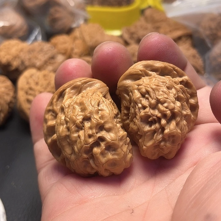 余***漫文玩核桃吊坠异性