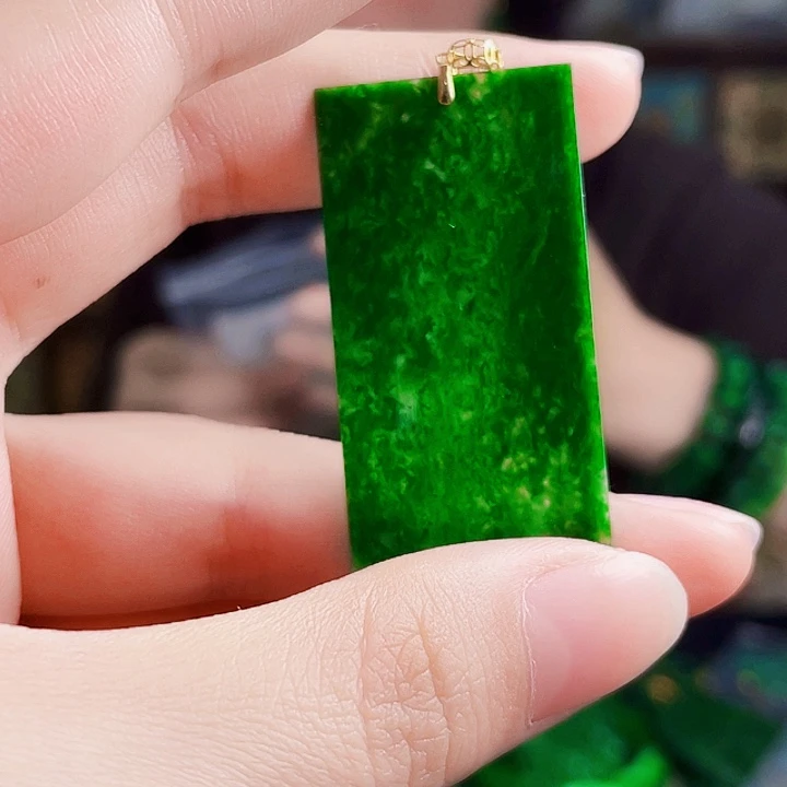 翡翠18K金镶嵌项链多样性