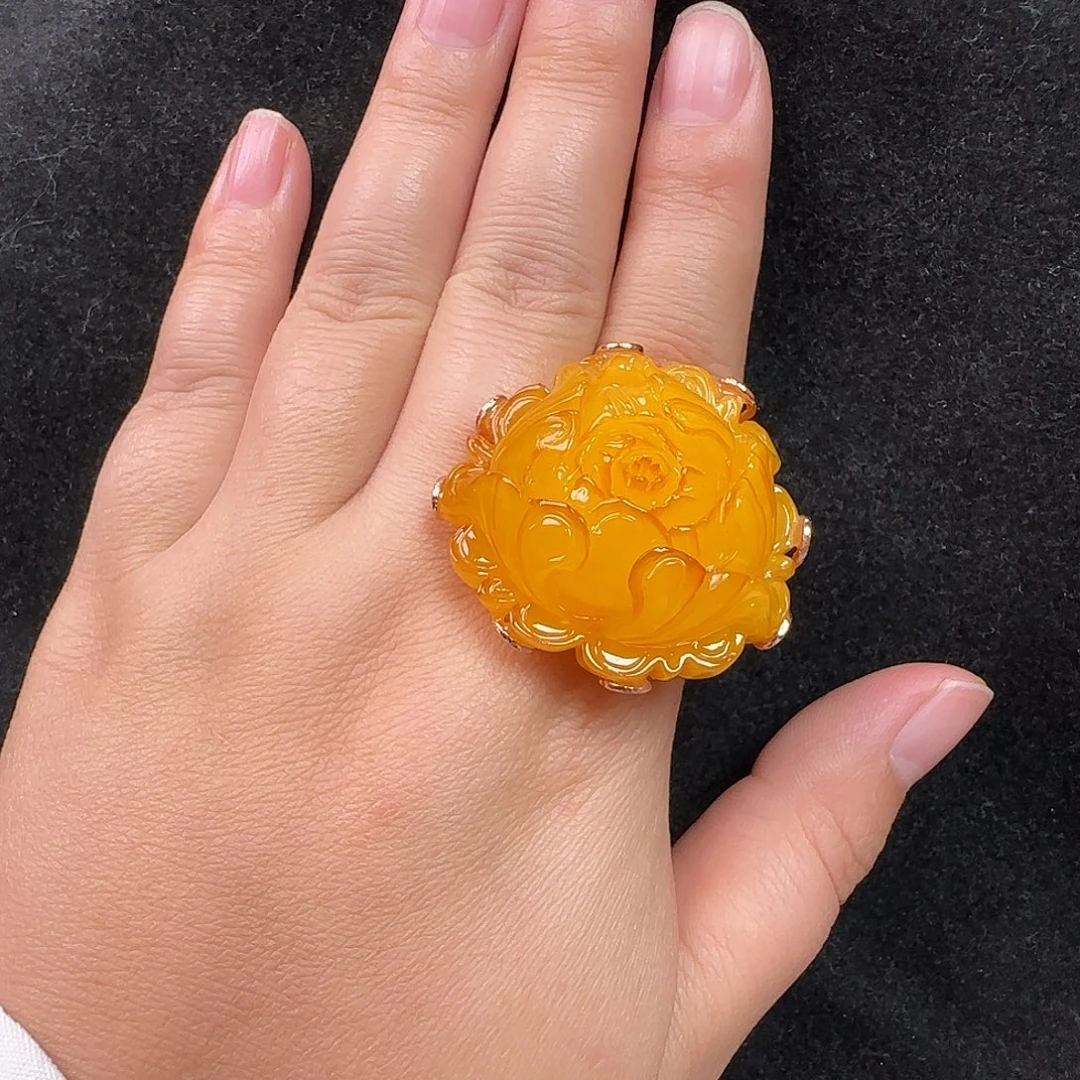 蜜蜡未镶嵌珠宝奇石