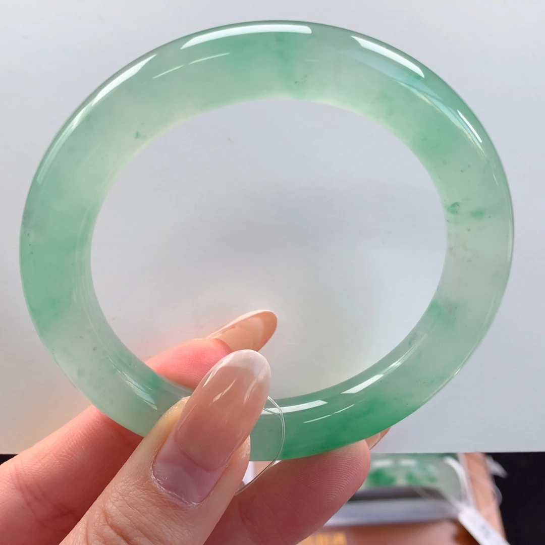 赛***～石英质玉未镶嵌手镯