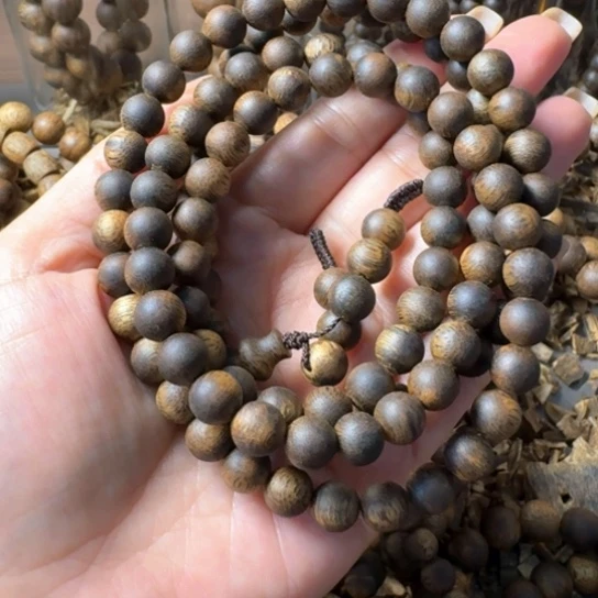 赫***辉手串沉香奇楠海南凹身品种多圈18g+