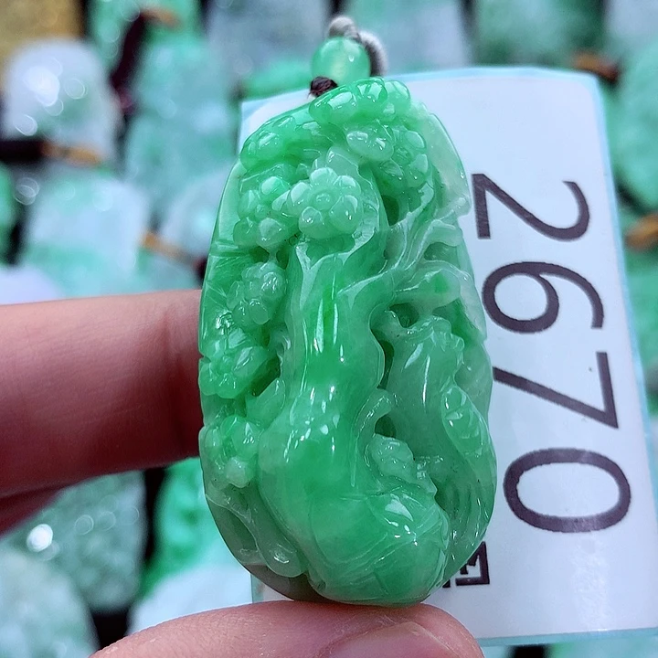 吊坠(不含链)未镶嵌翡翠
