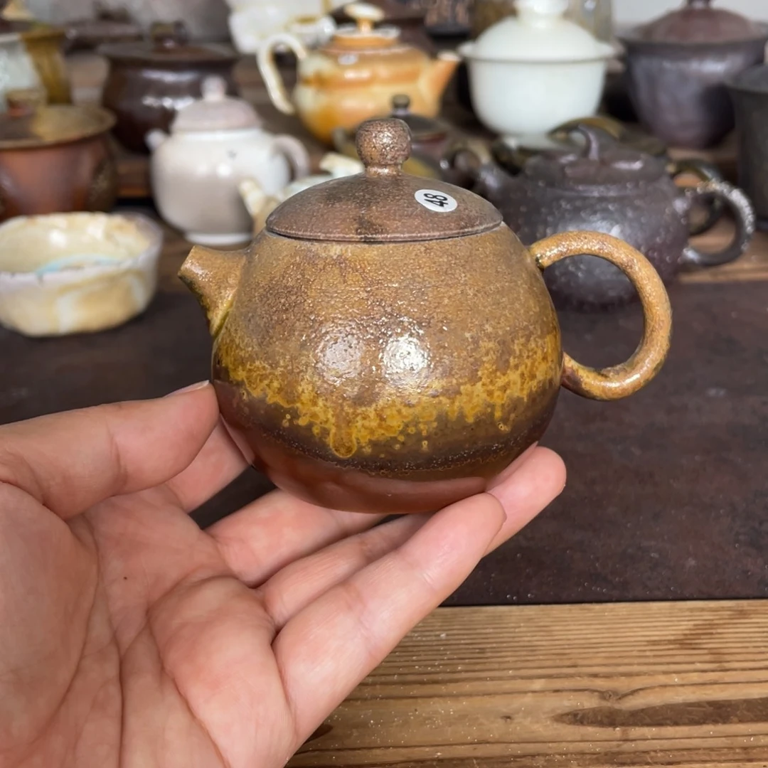 48陶泥。   柴烧。